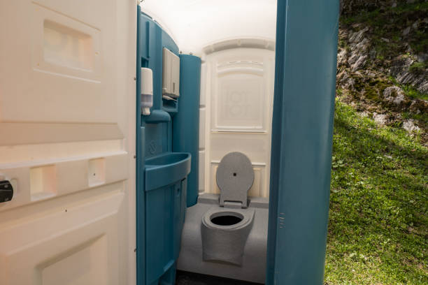 Portable Toilet Options We Offer in Neffs, OH